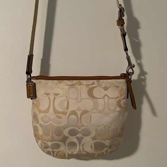 Coach crossbody purse. - Picture 2 of 3